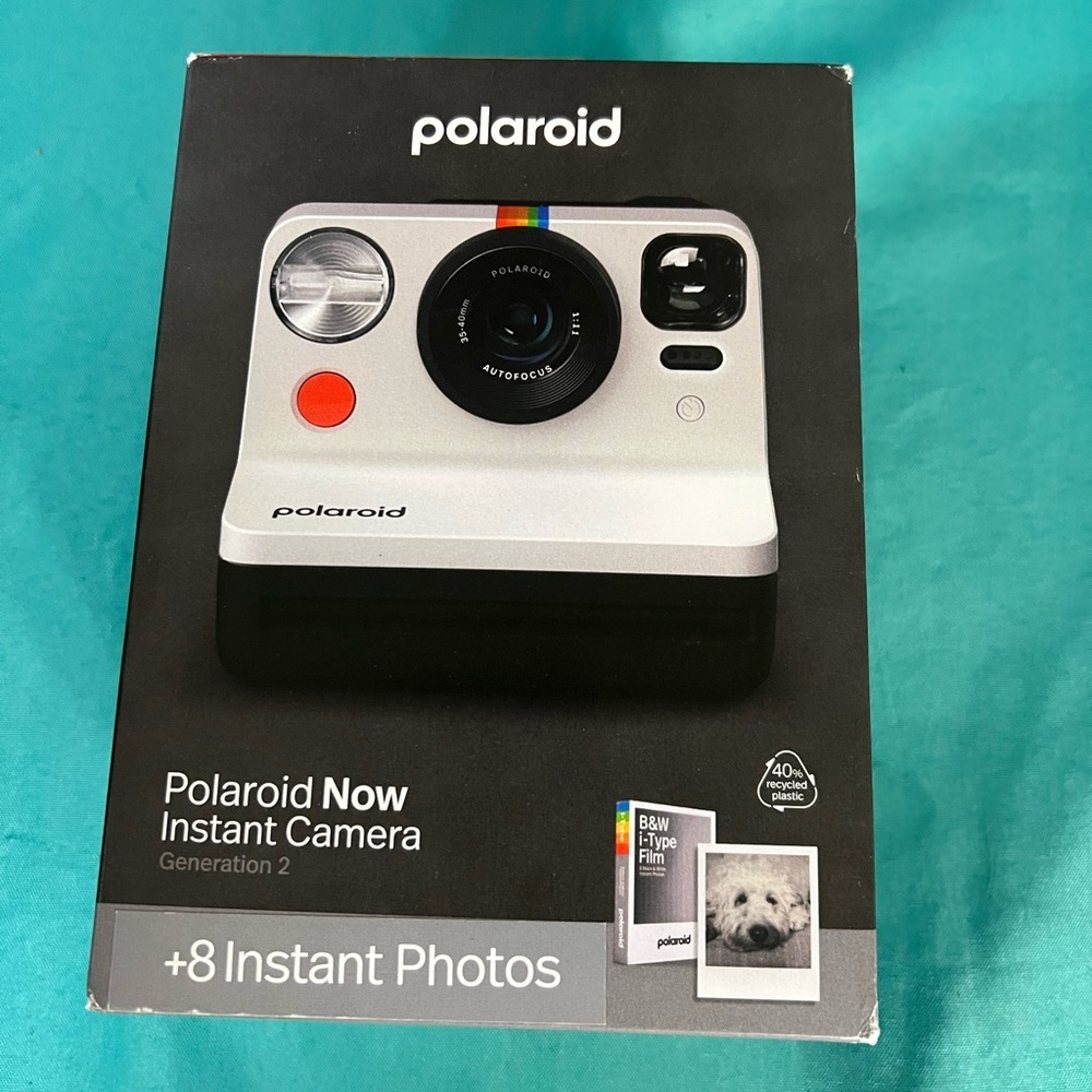 Polaroid Now Instant Camera Gen 2 + 8 Instant Photos Bundle WHITE - BRAND NEW